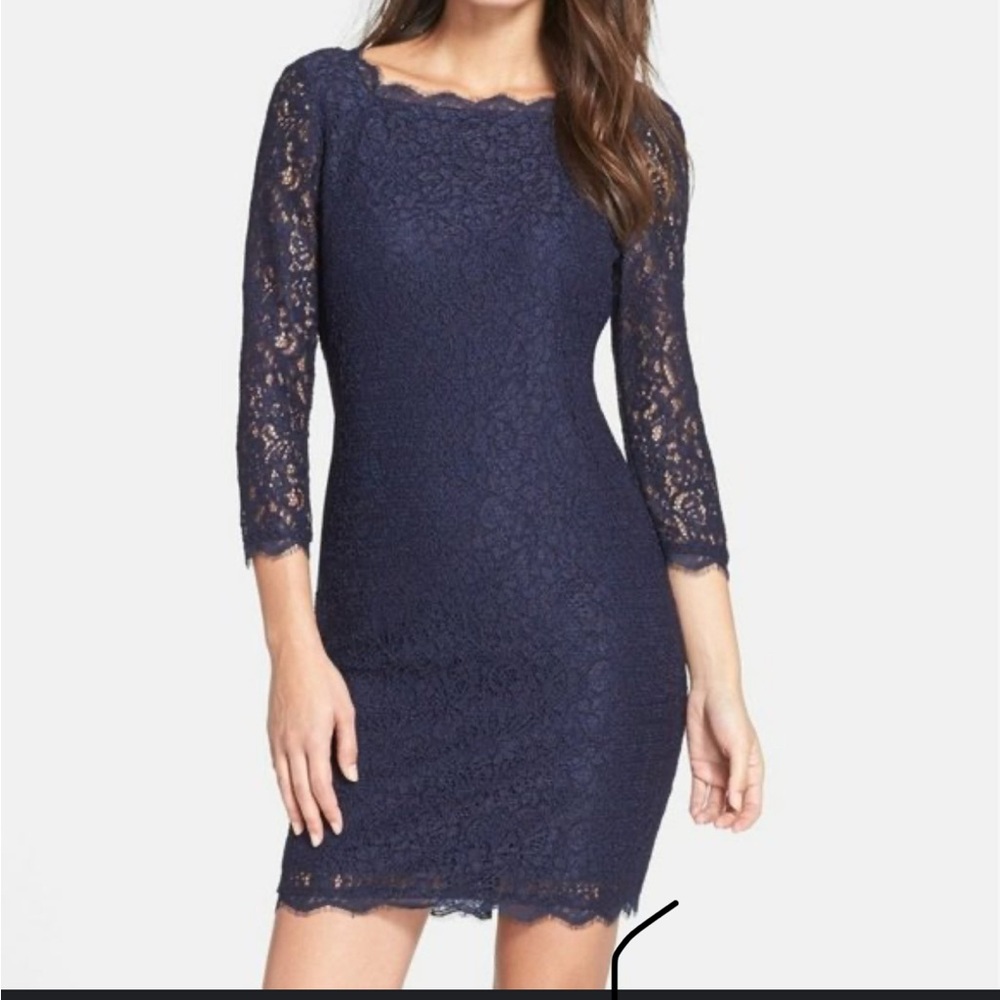 Diane Von Furstenburg DVF Lace Dress Size 0 Navy wonderful for cocktail parties